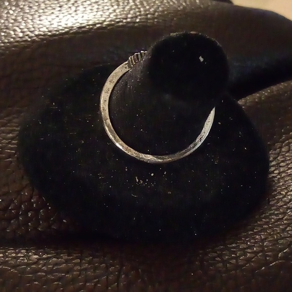 ❤️3/$10❤️NIP - Silver Tone Hollow Style New Design Ring - OS - Picture 5 of 7